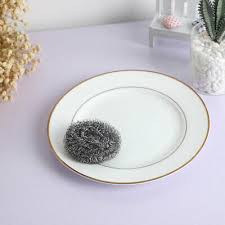 Metal pot scourer